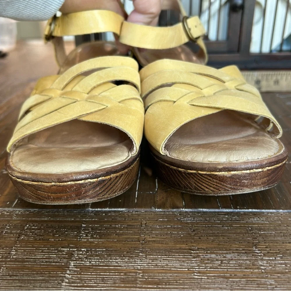 Born Yellow Strappy Sandals block heels 9